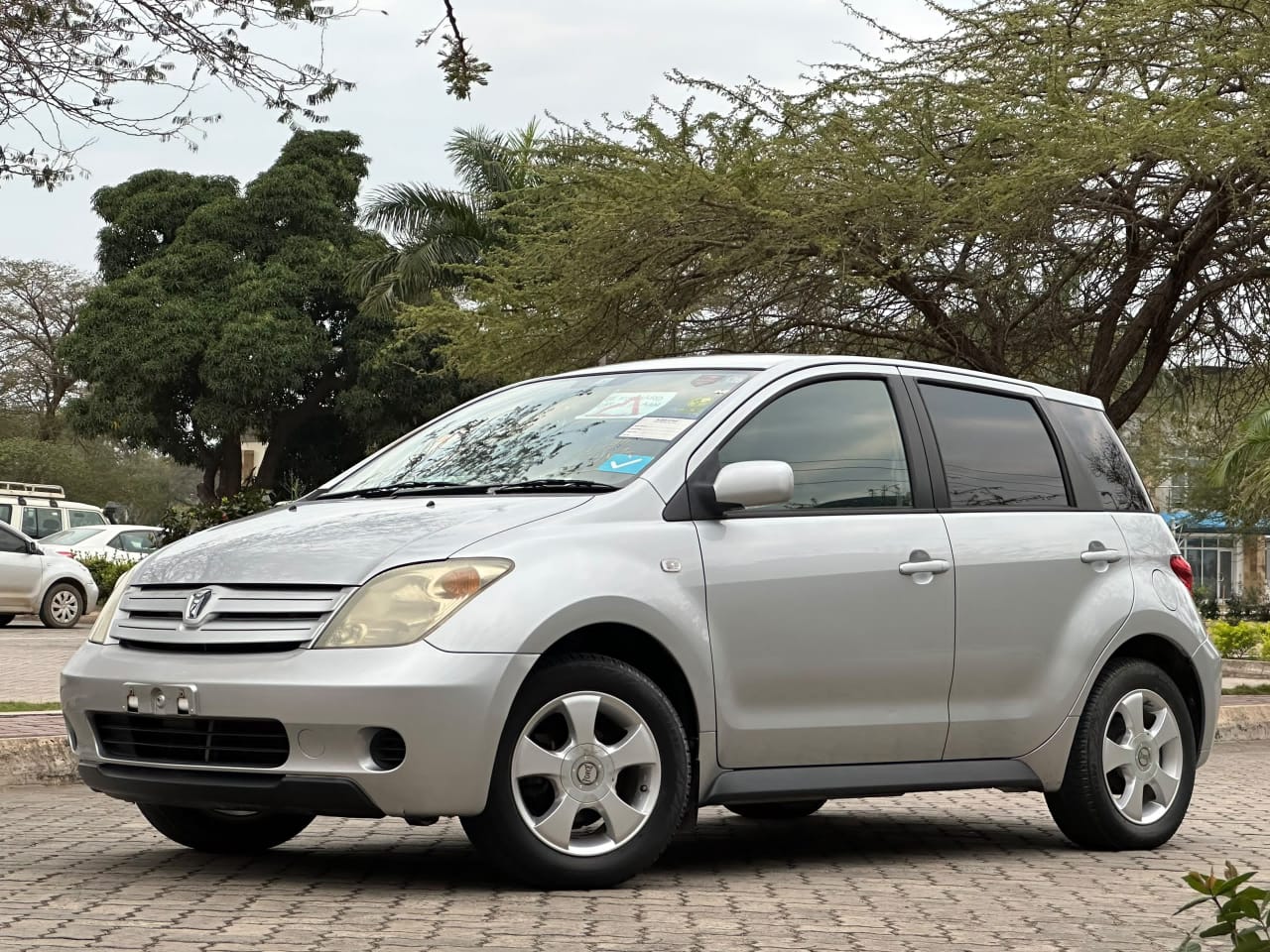TOYOTA IST thumbnail 2
